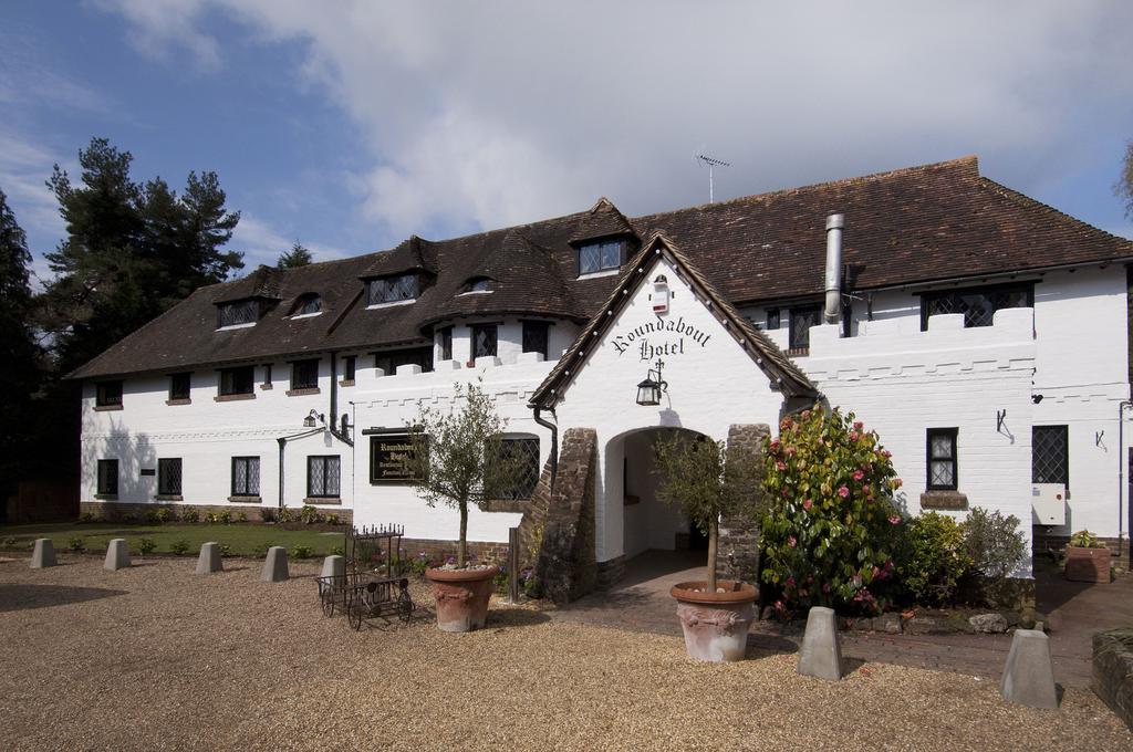 The Roundabout Hotel Pulborough Exterior foto