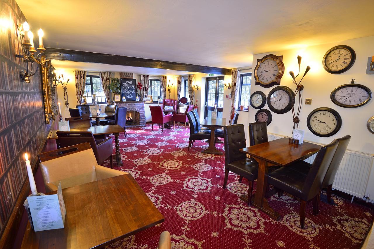 The Roundabout Hotel Pulborough Exterior foto