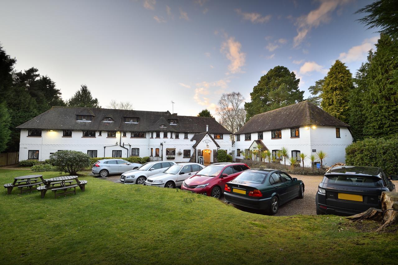 The Roundabout Hotel Pulborough Exterior foto