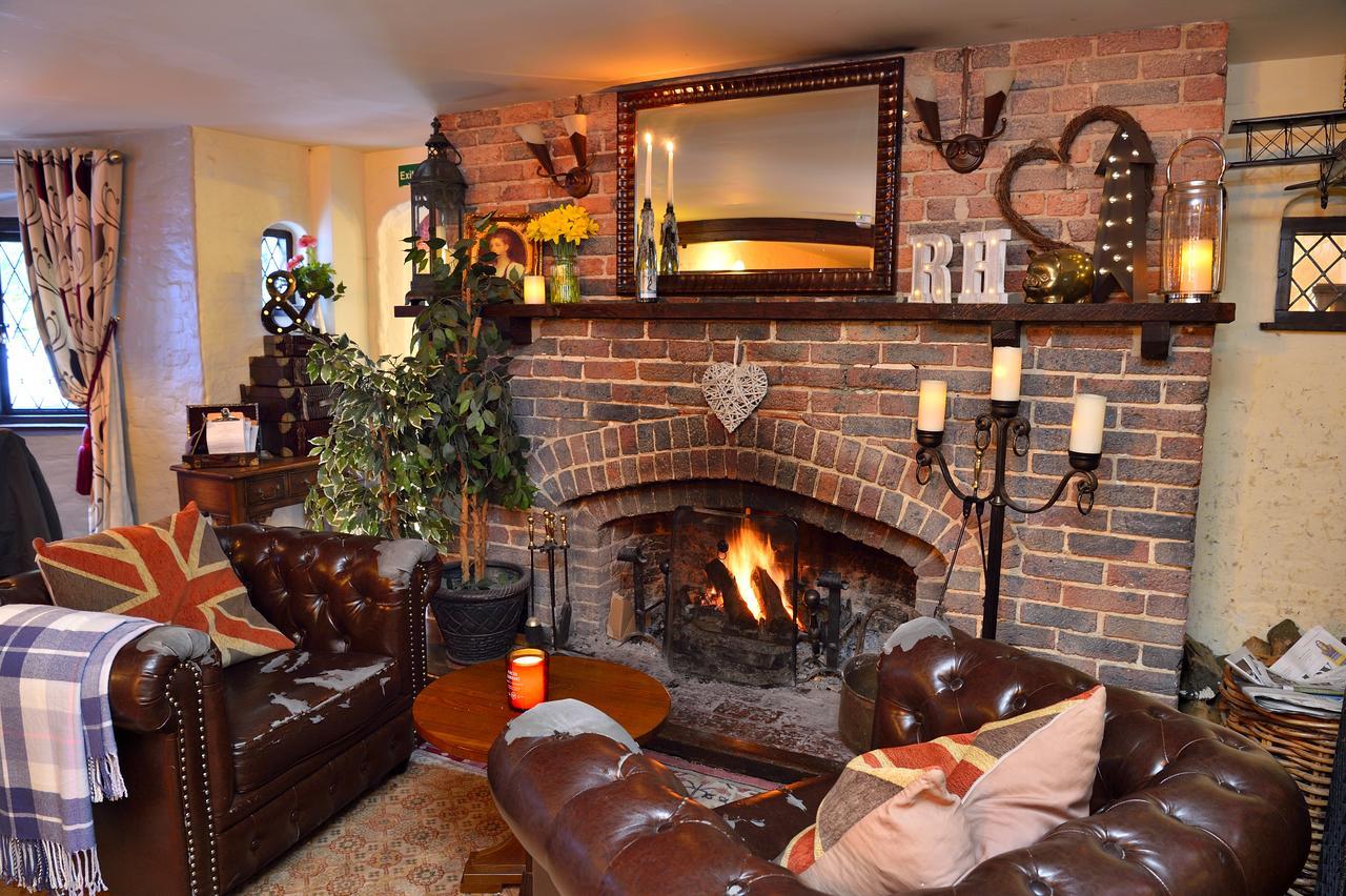 The Roundabout Hotel Pulborough Exterior foto