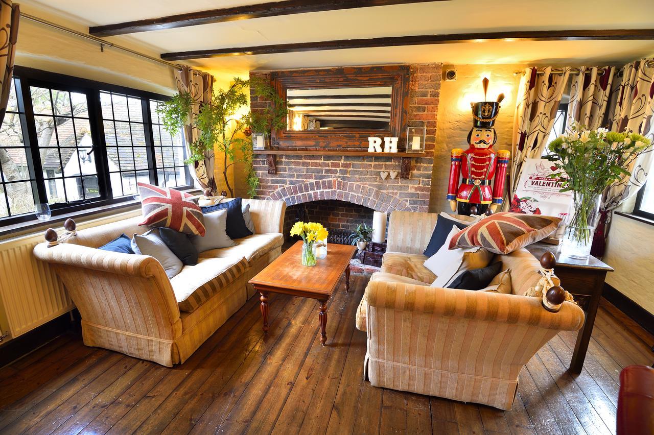 The Roundabout Hotel Pulborough Exterior foto