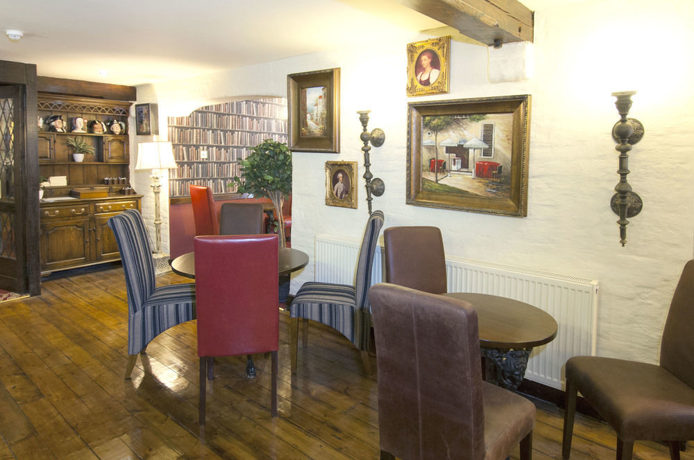 The Roundabout Hotel Pulborough Exterior foto